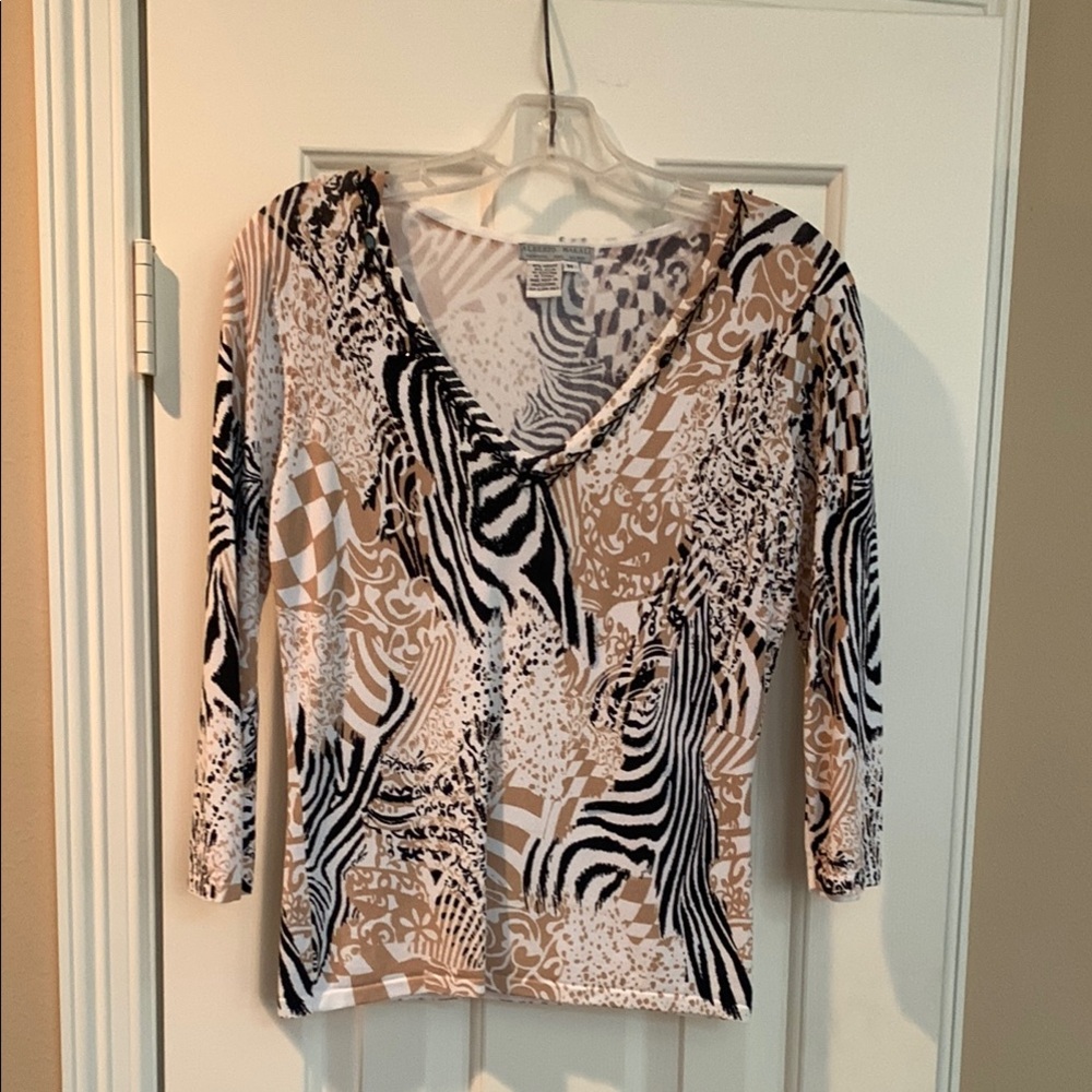 Alberto Makali Tan Fitted Blouse with 3/4 Sleeves - Picture 4 of 4